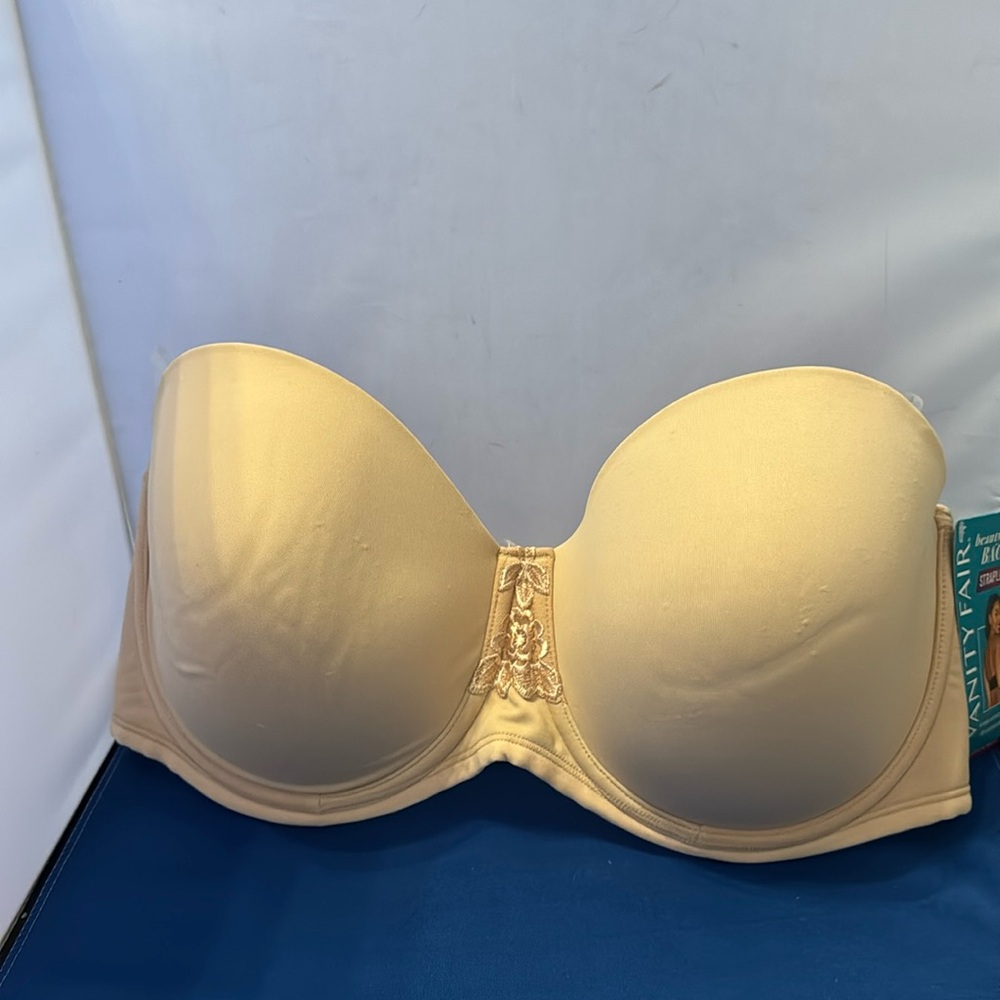 Vanity fair woman’s far away bra size 40 D